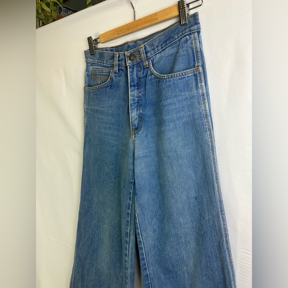 👖 Vintage Wide-Leg Denim Jeans with Unique Embellishments - Made in Hong Kong - Picture 2 of 15